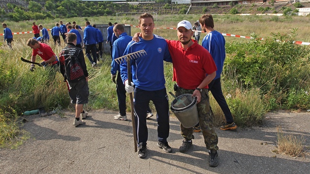 Symbolického protestu proti vedení msta Brna se  na stadionu za Luánkami