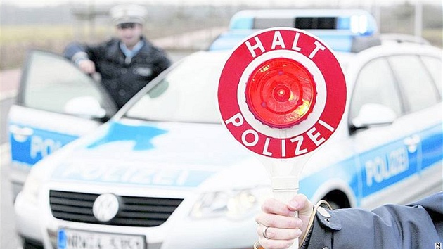 Nmetí policisté v kontrolách eských idi pitvrdili.