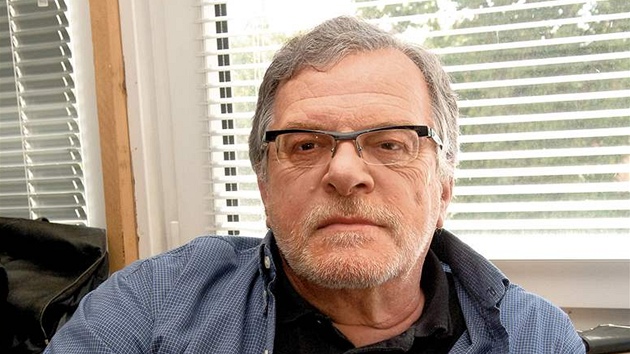 Jan Kačer - Hřbitov v Holicích Jan Kačer - Hřbitov v Holicích