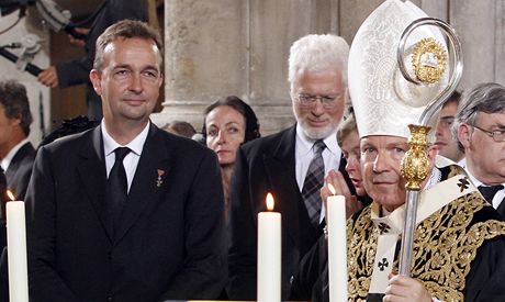 Kardinál Christoph Schönborn celebroval také obad, pi kterém se Rakousko v roce 2011 louilo se zesnulým Ottou Habsburským, synem posledního rakousko-uherského císae Karla I.