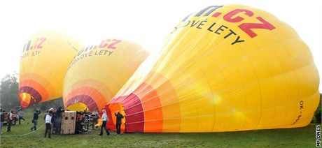 Lehce adrenalinový záitek nabízí balonové létání.