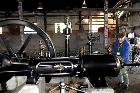 Dl Michal je plný technických unikát, chloubou je napíklad funkní parní stroj z 19. století.