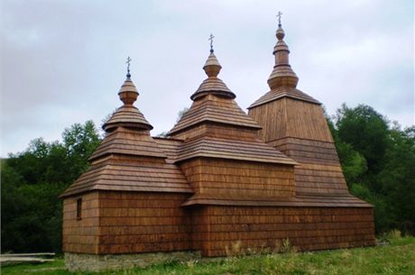Replika devnho kostelku ve slovensk obci Habura. 