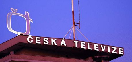 Veejnoprávní televize musí etit. Propoutí zamstnance, stahuje zahraniní táby.