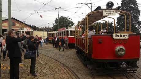 Prvod historickch tramvaj vyr v pondl 18. 7. 2011 do ulic Prahy na