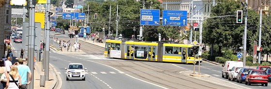 A se budou mnit koleje na námstí Republiky, budou lidé vystupovat v Preovské ulici. Dalí spoj jim pojede ze sad Ptaticátník.