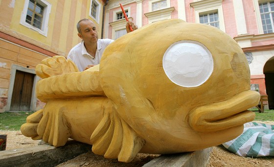 ezbá Tomá Indra se svou lavikou ve tvaru ryby