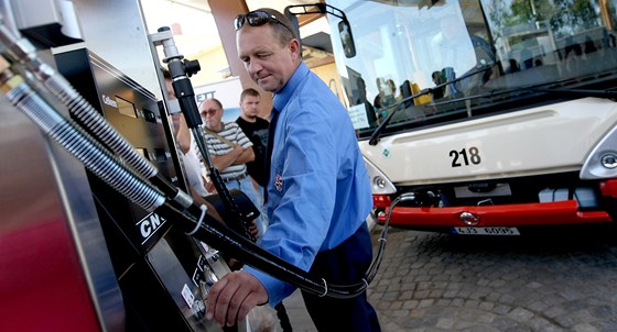 Autobusy na plyn u vozí své cestující Dopravní podnik v Jihlav. Ilustraní snímek