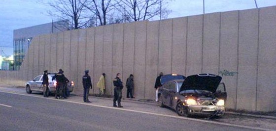 Cizinec, kterého pronásledovali nmetí policisté, byl zadren a u Rokycan. Ilustraní snímek