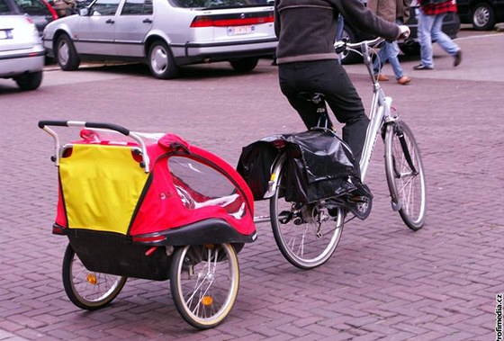 Podle ministerstva mohou lidé vozíky pouívat jen na vybraných cyklostezkách nebo v uzavených areálech. Ilustraní foto.
