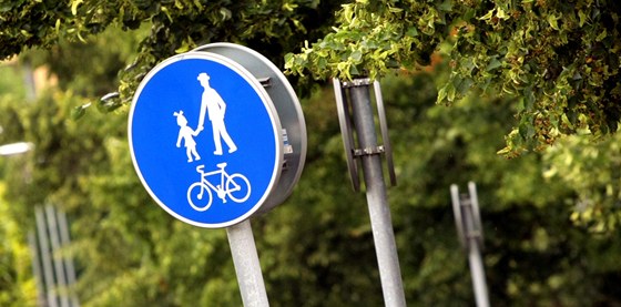 Cyklisté a chodci u nepojedou a nepjdou na jedné stezce, rozdlí se. (Ilustraní snímek)
