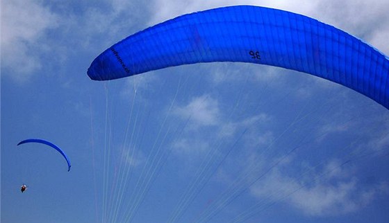 Paraglidist je za dobrého poasí na erné hoe plno, dv nehody za víkend jsou spí náhoda. Ilustraní foto