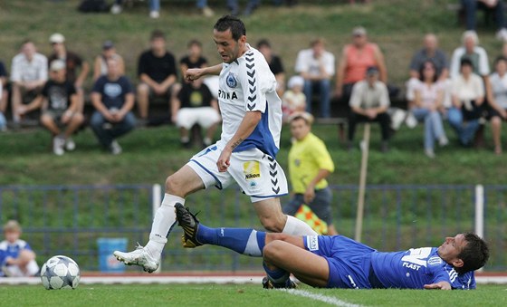 Dvr Králové - Liberec: útoí hostující Andrej Keri