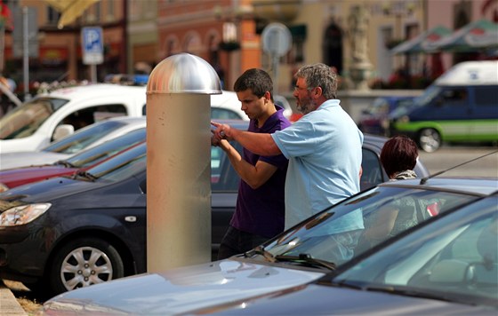 Parkovací automaty na námstí Krále Jiího z Podbrad v Chebu.