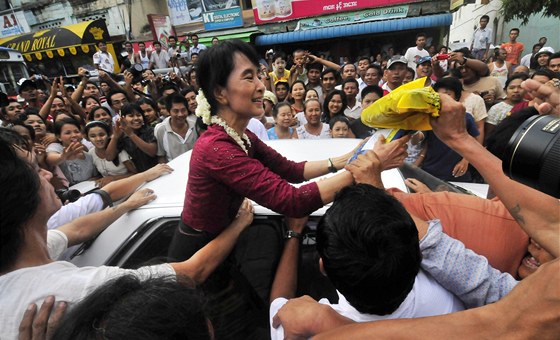 Barmská disidentka Do Aun Schan Su ij pi spanilé jízd po Barm