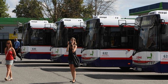 tyi ze esti nových autobus znaky Solaris, které od tohoto týdne vystídaly...