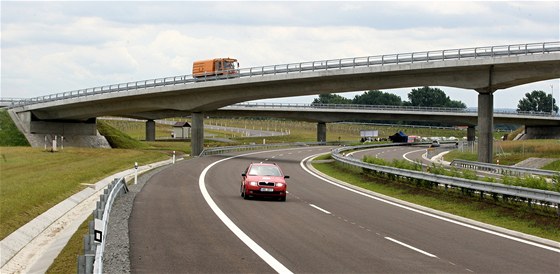 Moravská kiovatka v Hulín - naplno zane fungovat a silniái postaví také trasu R49, která povede od Hulína do Frytáku.