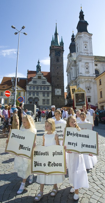 Tradiní ervencová pou v Klatovech pipomnla zázranou moc obrazu Panny