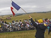 cyklistick pelon na trati 9. etapy Tour de France