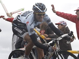 POTEJTE SE MNOU. Obhjce prvenstv v Tour de France Alberto Contador zaal