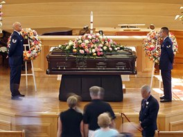 Rakev s ostatky Betty Fordov v episkoplnm kostele svat Markty v