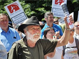 Odbory s obanskmi iniciativami protestovaly v centru Prahy proti reformm.