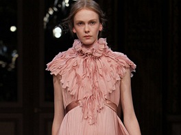 To nejlep z haute couture pehldek pro seznu podzim-zima 2011/2012: Georges