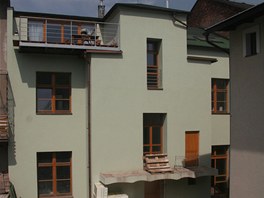V roce 2011 si majitel vybudovali byt 3 + 1 a pidali k nmu i terasu. 