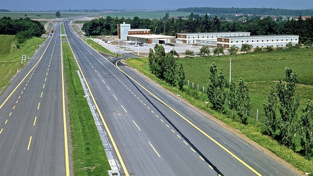 Poprvé vyjeli motoristé na dálnici D1 8. listopadu 1980.