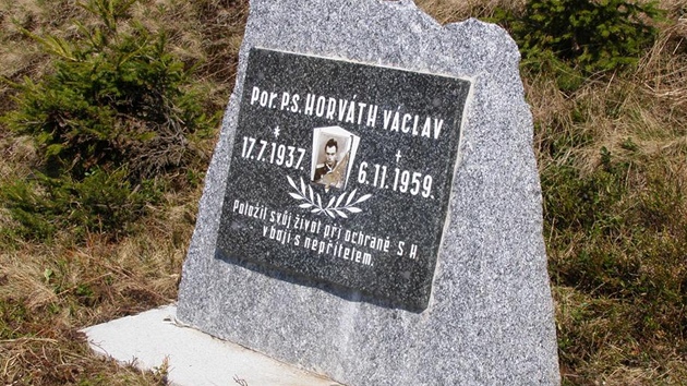 Pomník pohraničníkovi Václavu Horváthovi, který se po dvaceti letech opět Pomník pohraničníkovi Václavu Horváthovi, který se po dvaceti letech opět