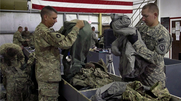 Amerití vojáci v afghánské provincii Parwán balí poslední vci. Za chvíli...