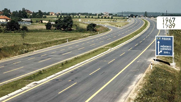 Na zaátku ervence 1971 je úsek Praha  Miroovice pipraven k uvedení do