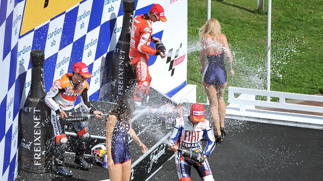 Takzvané grid girls budou stát po boku jezdc ped závodem seriálu WTCC v Brn i letos.