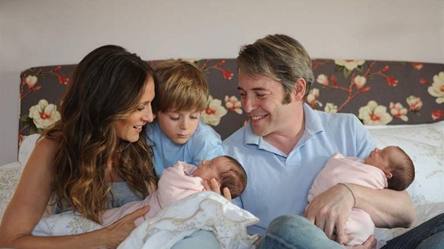 Sarah Jessica Parkerová a Matthew Broderick s dvojaty a starím synem