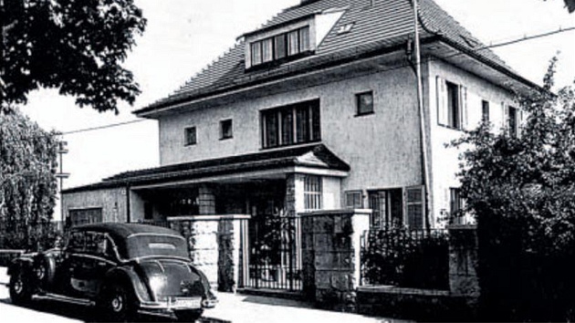 Bval Henleinova vila stoj v Liberci v Husov ulici. Po
osvobozen zde vznikl Pamtnk nacistickho barbarstv, kter dokumentoval hrzy vlky. Byl tu do edestch let.