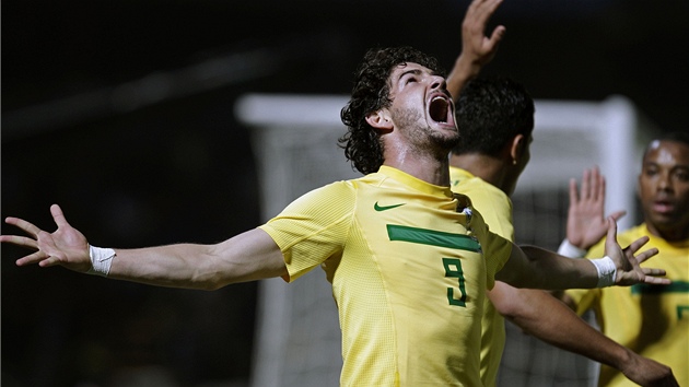 JE TO TAM. Brazilský útoník Alexandre Pato slaví gól proti Ekvádoru. 