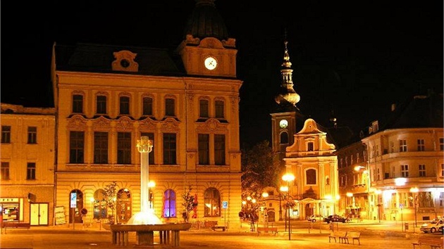 Městský dům na přerovském náměstí TGM, kde se konají jednání zastupitelstva. Městský dům na přerovském náměstí TGM, kde se konají jednání zastupitelstva.