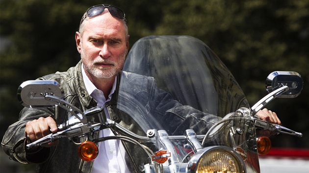 Kandidát na nového šéfa Sazky Jan Prádler jezdí rád na harleyi. Kandidát na nového šéfa Sazky Jan Prádler jezdí rád na harleyi.