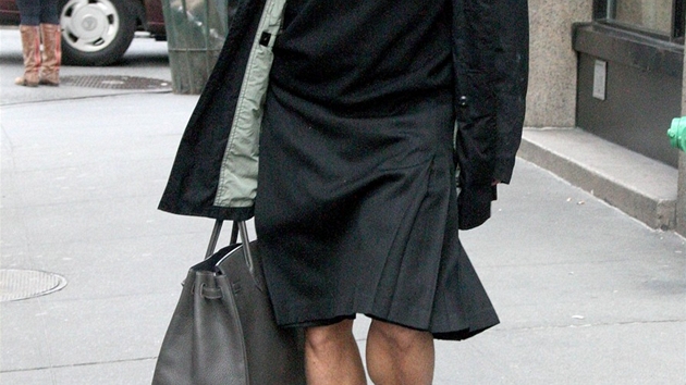 Módní návrhá Marc Jacobs v pánské sukni.