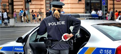 Stránici mstské policie záletník kleel u nohou a prosil o pomoc. (Ilustraní snímek)