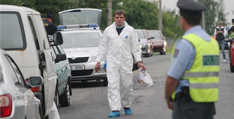 Policie nakupuje nové vybavení pro techniky, kteí zajiují stopy na míst inu. Ilustraní fotografie