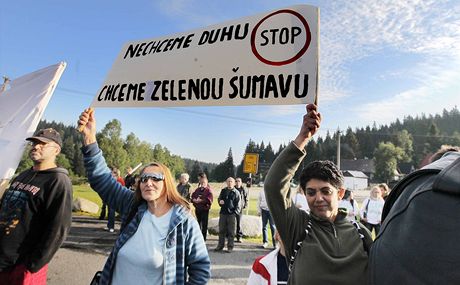 Skoro 200 obyvatel obc Nrodnho parku umava se vydalo na protestn prvod