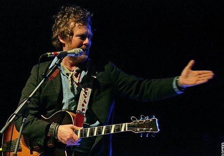 Glen Hansard vystoupí v renesanní Teli s bývalou partnerkou Markétou Irglovou