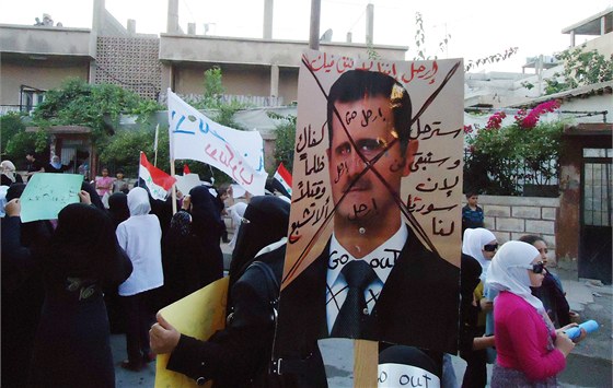 Protest proti reimu Baára Asada v Sýrii. Ilustraní snímek