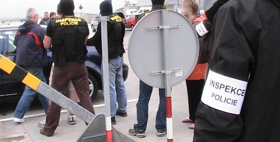 Policisté zatkli v rámci akce "Rytí" pt svých koleg (ilustraní snímek)