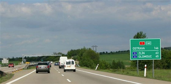 Nová dopravní znaka plánovaná pro eské dálnice. (vizualizace)