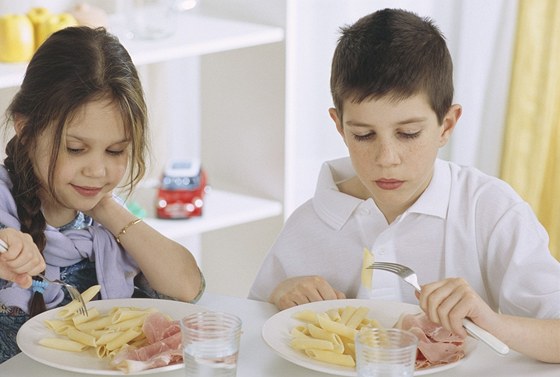 Kdy potomek nechce jíst maso, dbejte na jeho pestrý jídelníek bohatý na vitaminy, minerály a dalí prospné látky. (Ilustrace snímek)