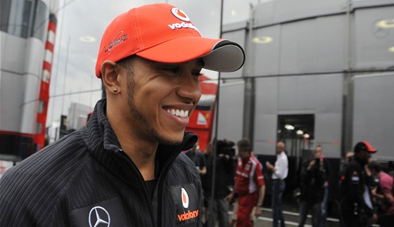 PIJDE ZMNA? Lewis Hamilton by mohl podle informací britských deník pestoupit z McLarenu do Ferrari.