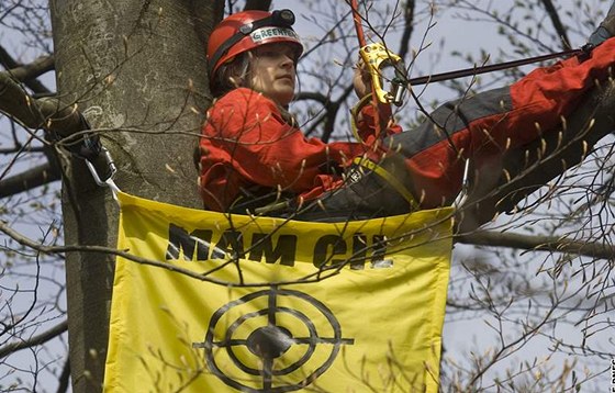 Aktivisté Greenpeace obsadili v Brdech kótu 718, kde by ml stát americký radar