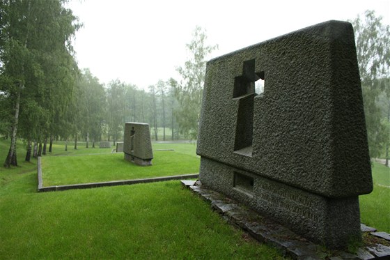 ást pozemk pod pietním místem pipomínajícím vypálení Leák patí Han Klimkové.